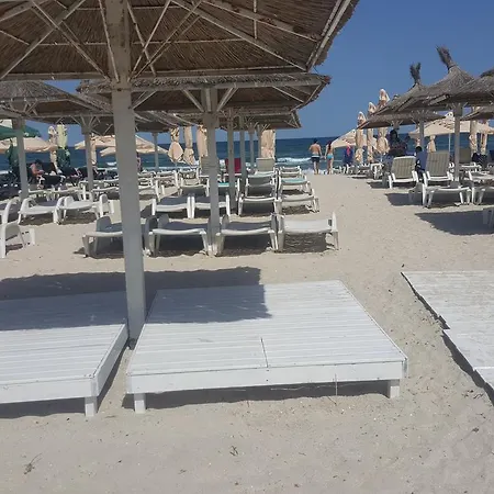 Coral Patrick Summerland * Mamaia